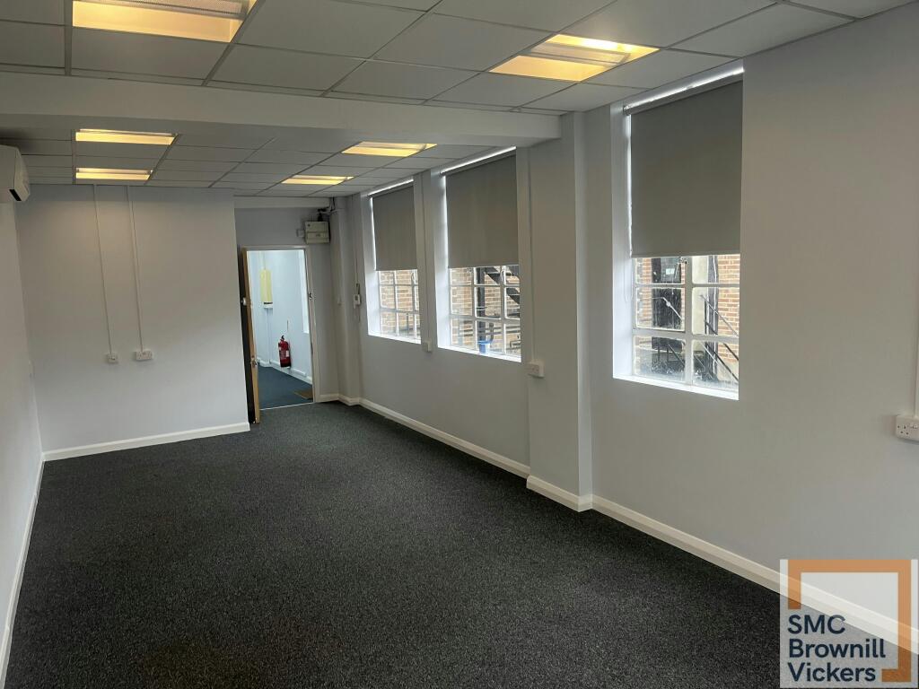 Suite18UpminsterOfficetolet2.jpg