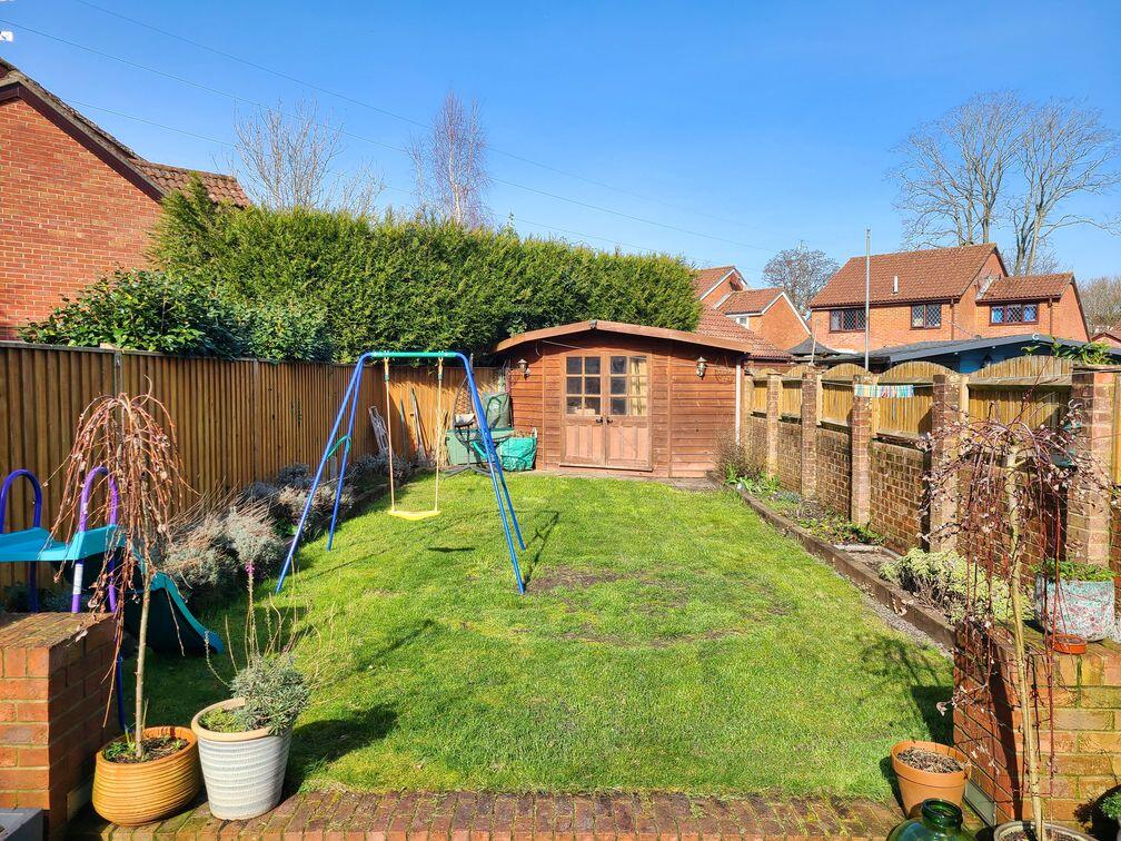 Testwood Crescent, Totton, SO40 photo 2