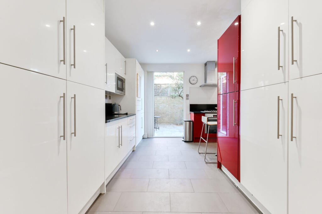 House in London - View 3