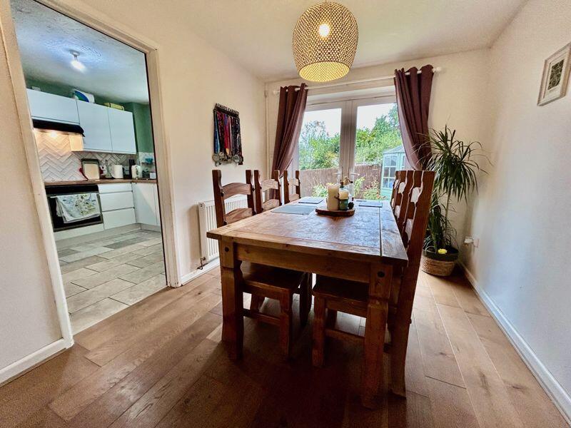 3 Parragate Road photo 3