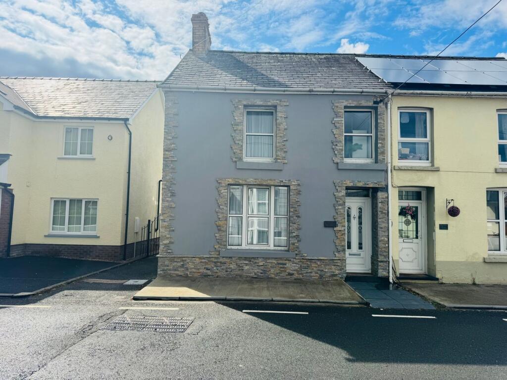 House in Llanybydder