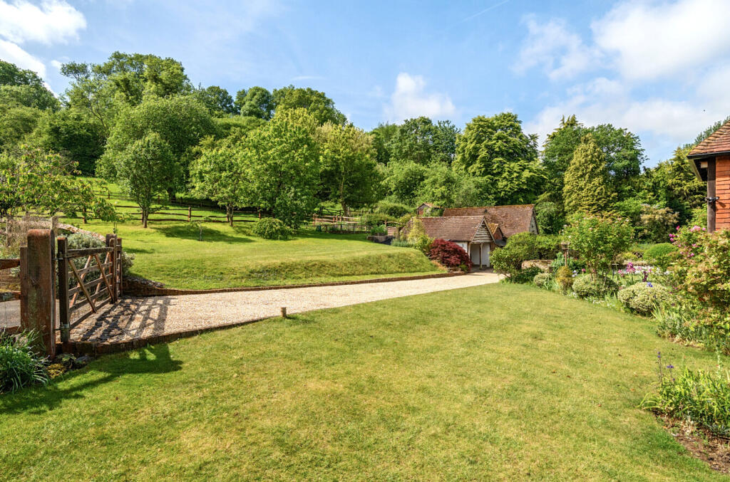 House in Guildford, Shalford - View 5