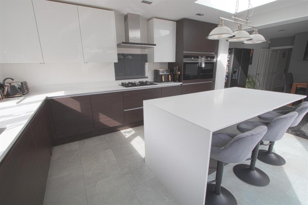 House in Basildon, Billericay - View 4
