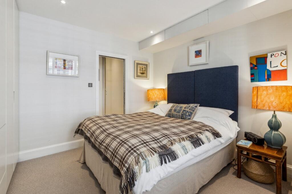 3 bedroom mews property for rent
