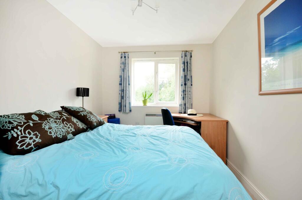 Apartment in Guildford, Surrey - View 5