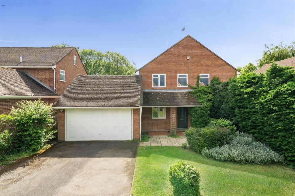 Main image of property: Bearwood Road, Wokingham, Berkshire, RG41 4TB
