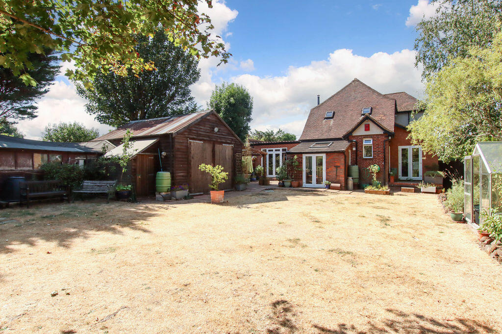House in Luton - View 4