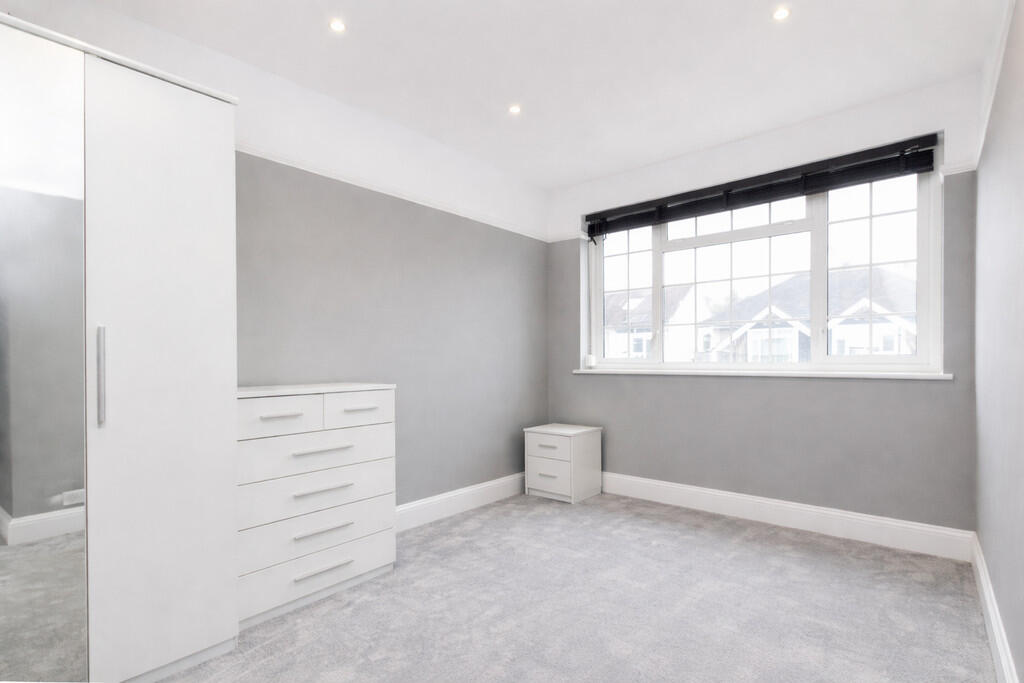 Apartment in Sutton - More