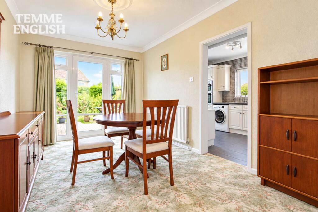 House in Basildon, Vange - More