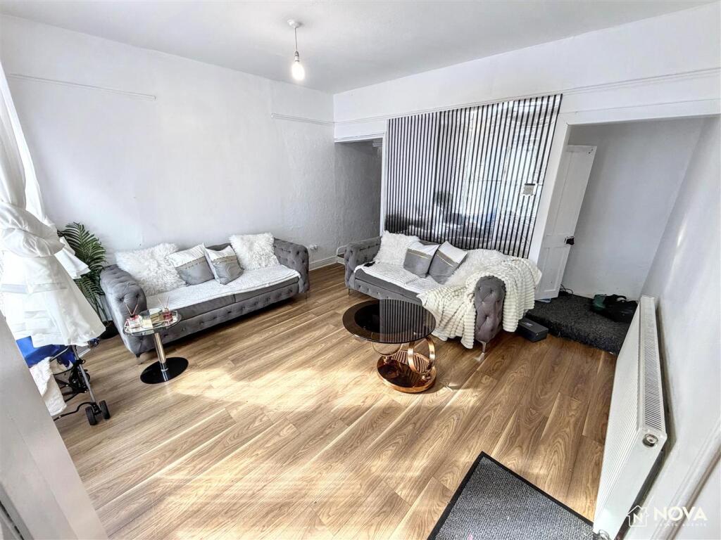 House in Luton - View 2
