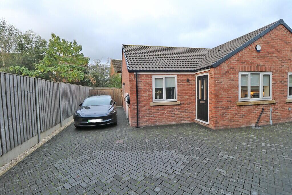 2-bed semi-detached on Sycamore Close, Epworth, £215,000