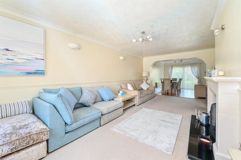 Lendore Road, Frimley, Camberley, Surrey, GU16 photo 2