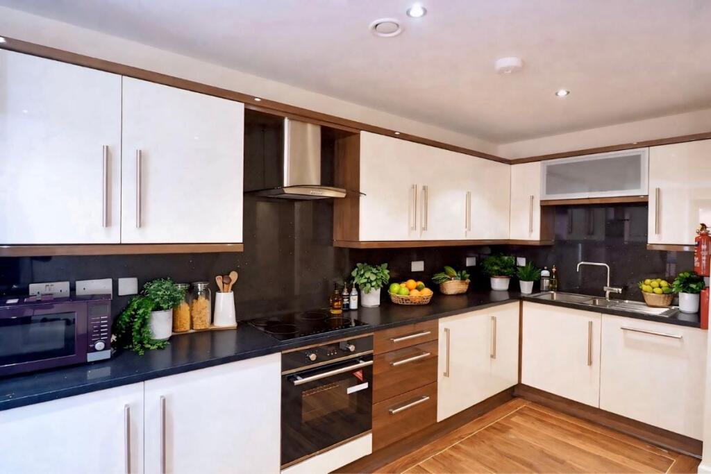 Apartment in Sheffield - View 3