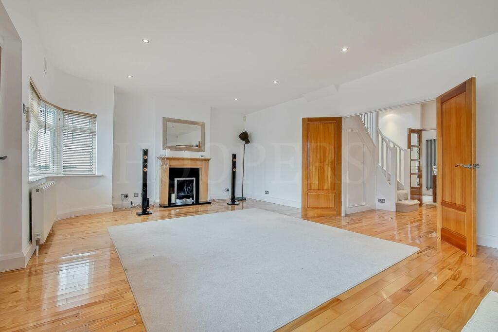 Main image of property: Kinloch Drive, London, NW9