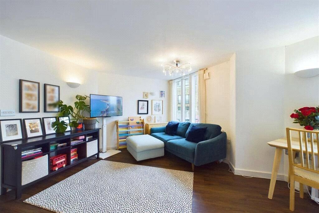 Main image of property: Giverny House, Water Gardens Square, London, SE16
