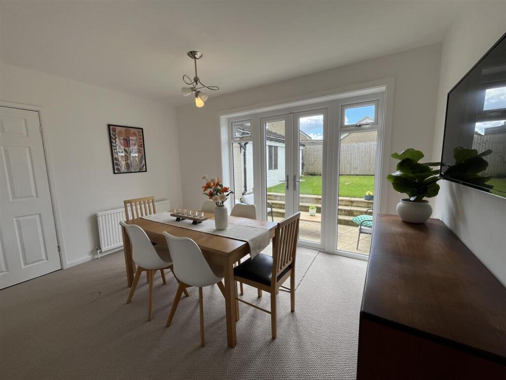 Silver Birch Avenue, Wyke, Bradford photo 4