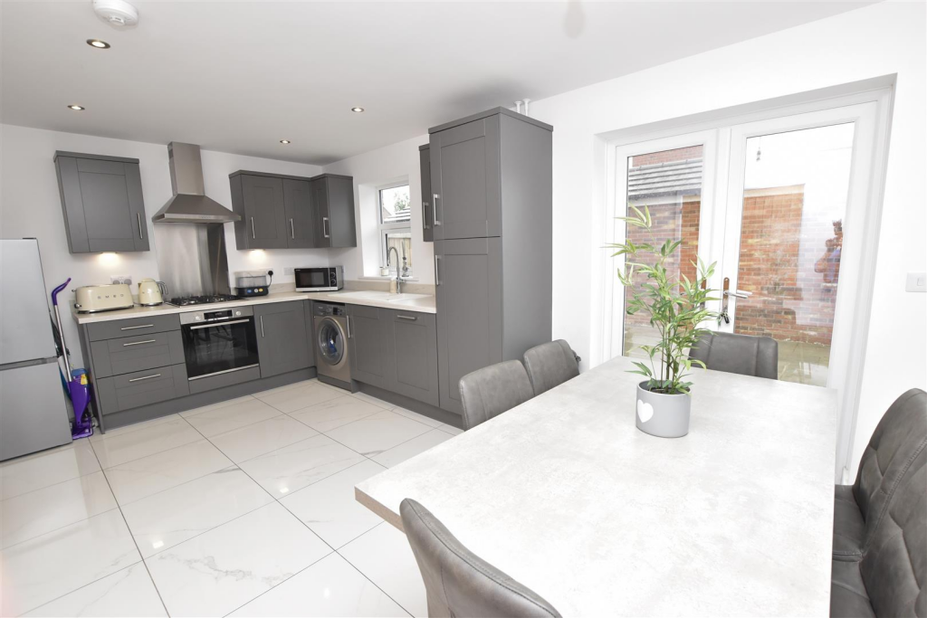 House in Grimsby, Waltham - View 3