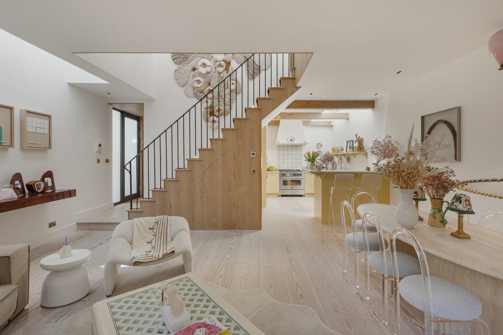 Main image of property: Haydens Place, Notting Hill, London, W11