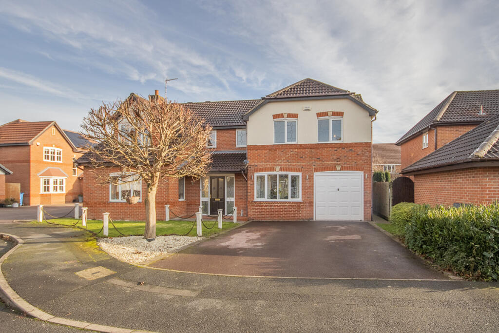 5-bed detached on Hargreaves Close, Littleover, £550,000