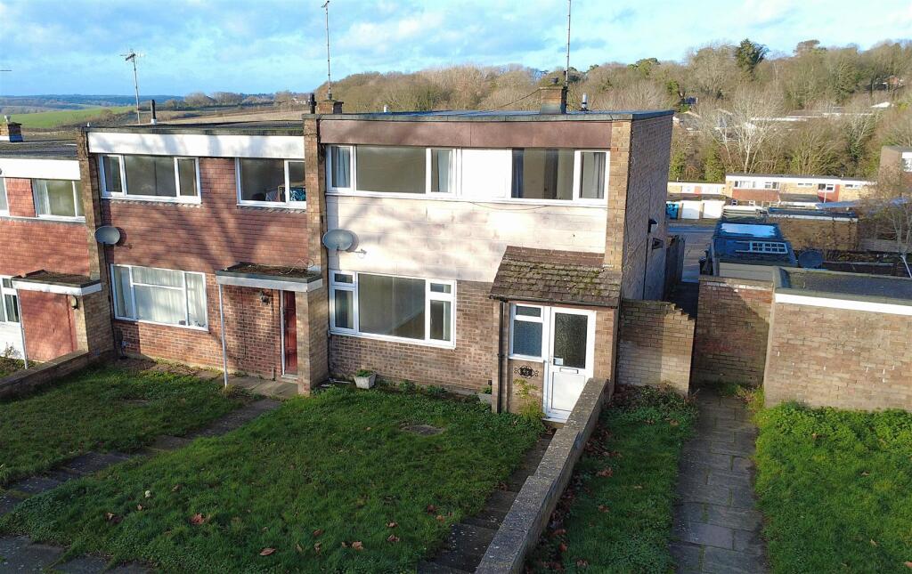 Main image of property: Lonsdale, Hemel Hempstead