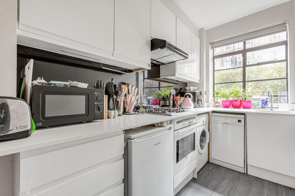 Apartment in London - View 3