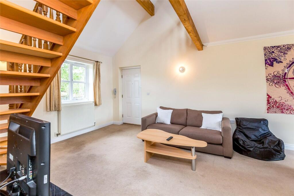 Redwood Gate, Shenley Lodge, Milton Keynes photo 3