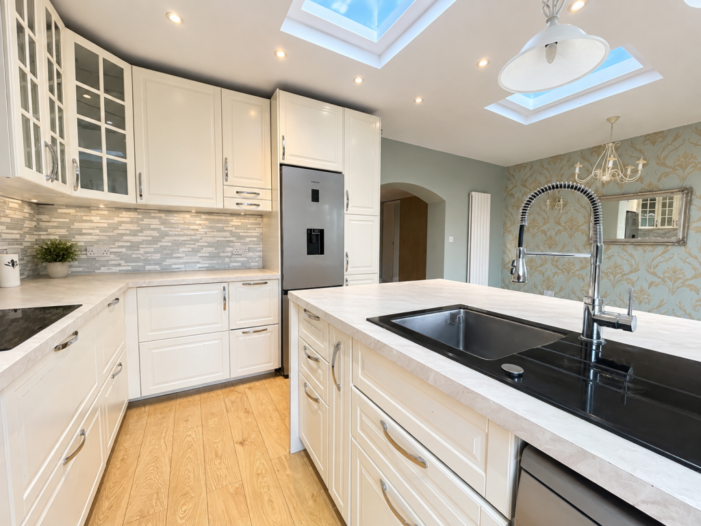 House in Dartford - More