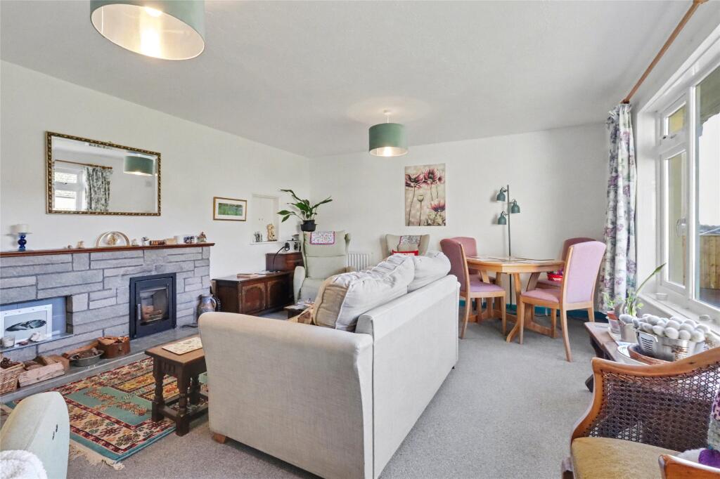 Maclins Close, South Molton, Devon, EX36 photo 3
