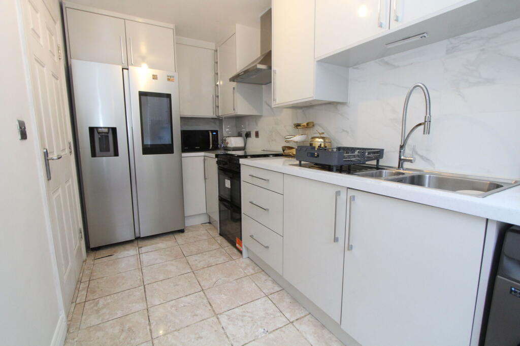 Bague Walk, Brierley Hill, DY5 3AT photo 2