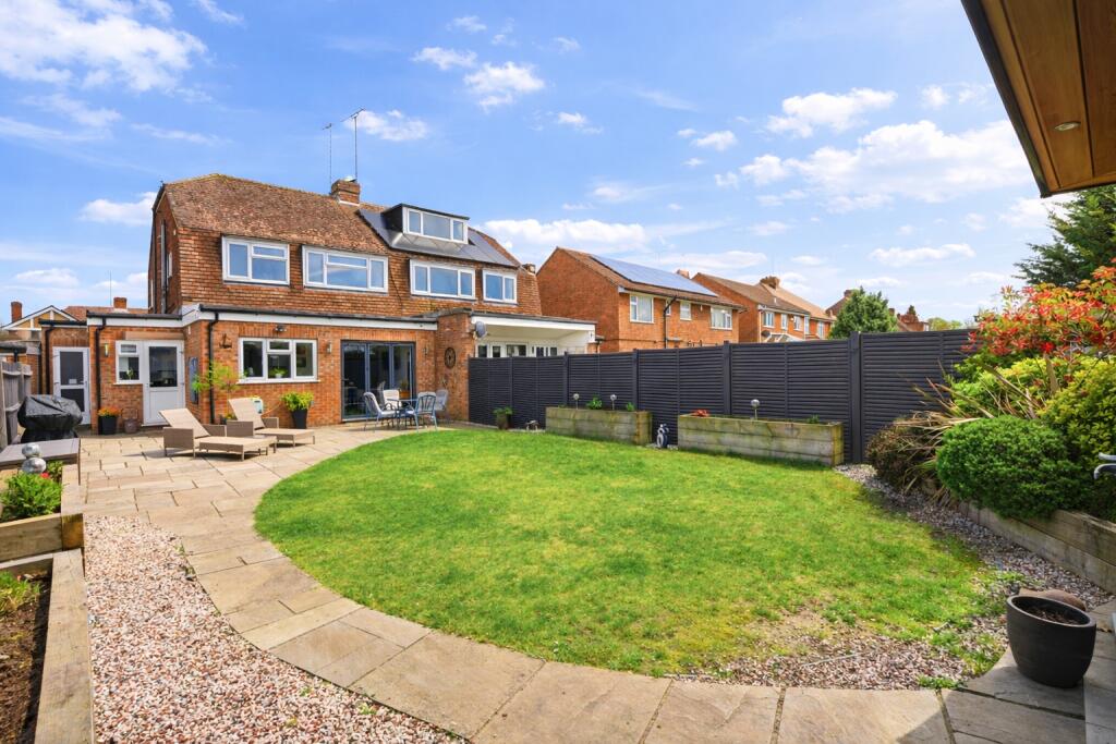 Main image of property: Kingscroft Avenue, Dunstable, Bedfordshire, LU5