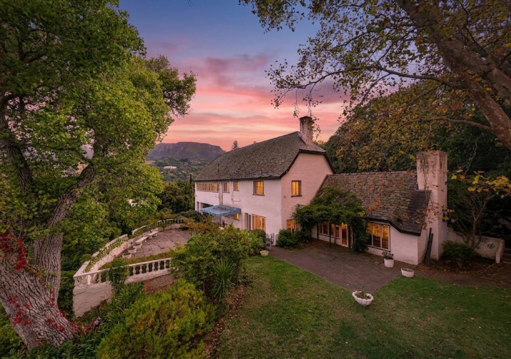 Main image of property: Western Cape, Cape Town, Constantia