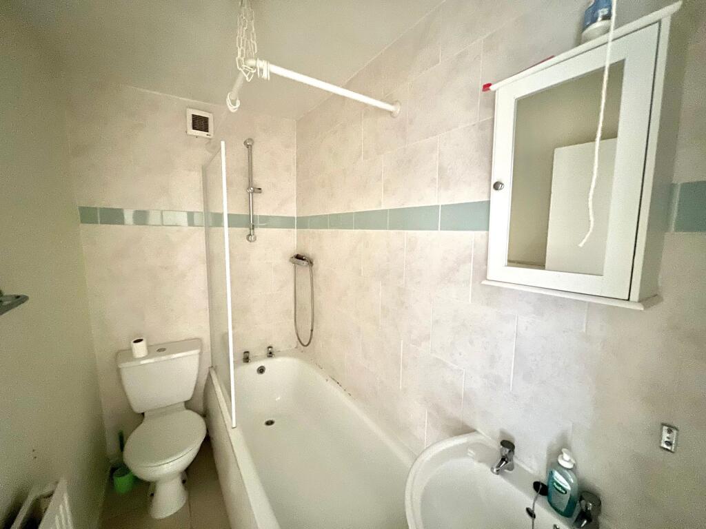 Apartment in Manchester, Whalley Range - View 4