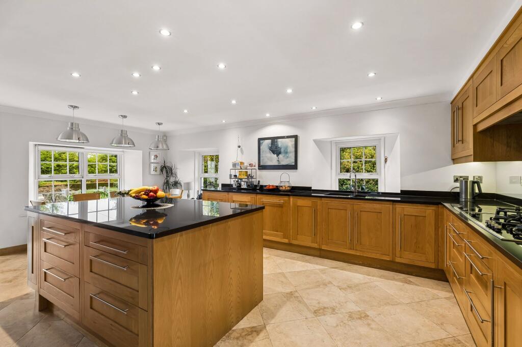 Stewarton, Kilmarnock, East Ayrshire photo 2