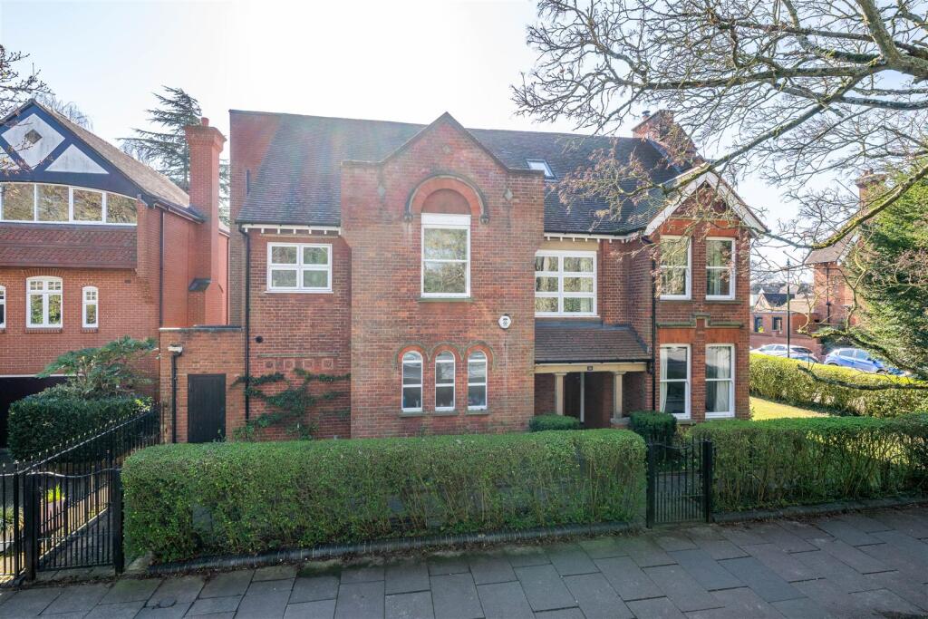 7-bed detached on Park Avenue, Bedford, £1,650,000