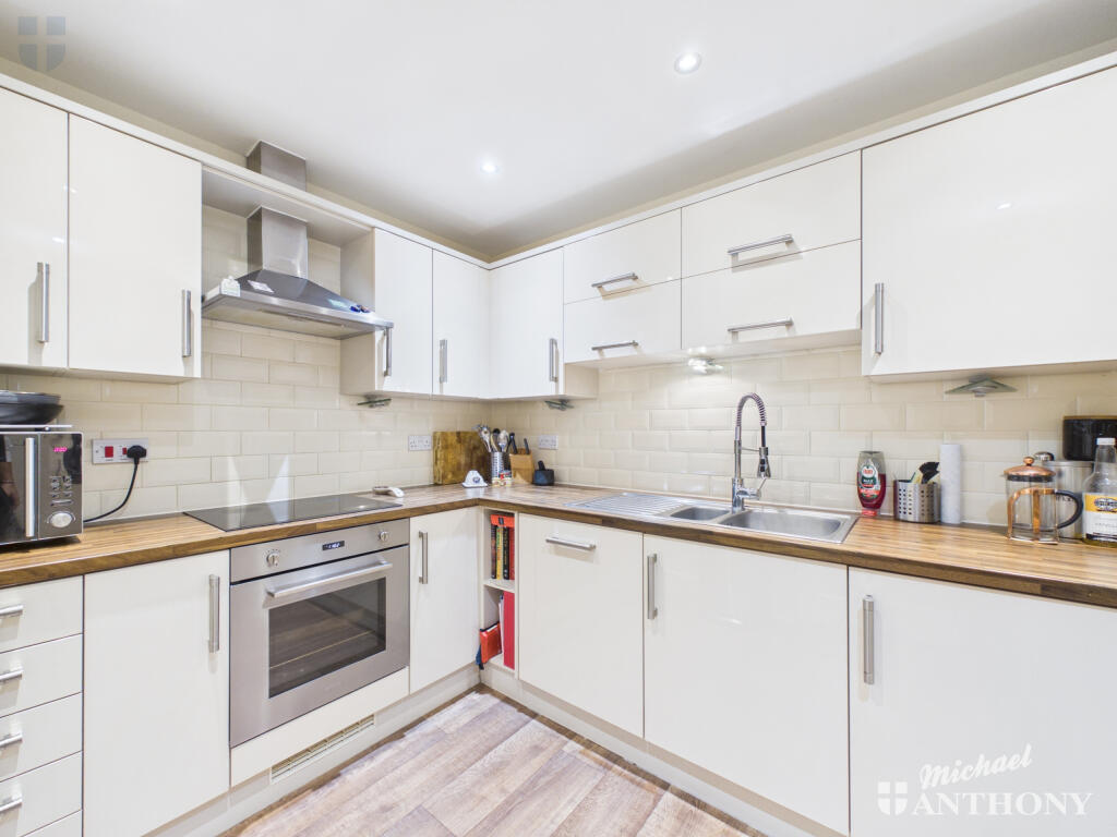 Apartment in Aylesbury, Buckinghamshire - View 3