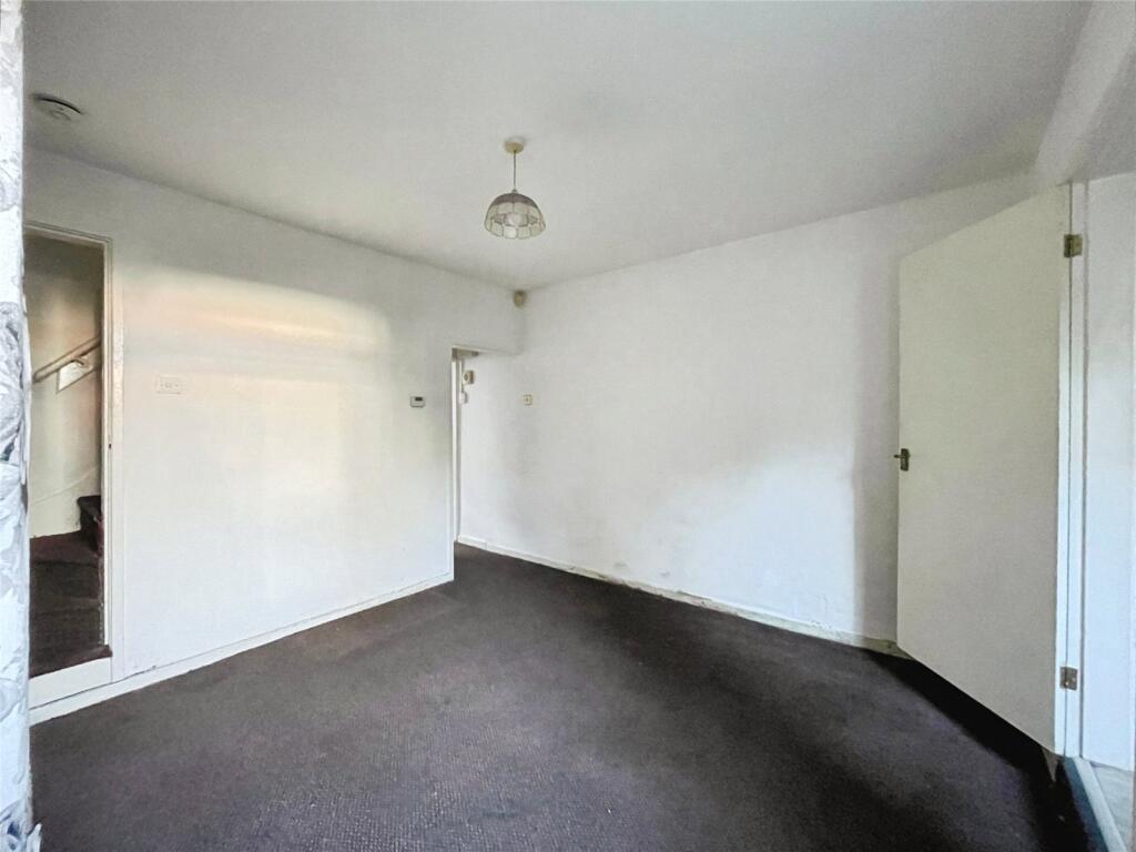 House in Mansfield, Nottinghamshire - More