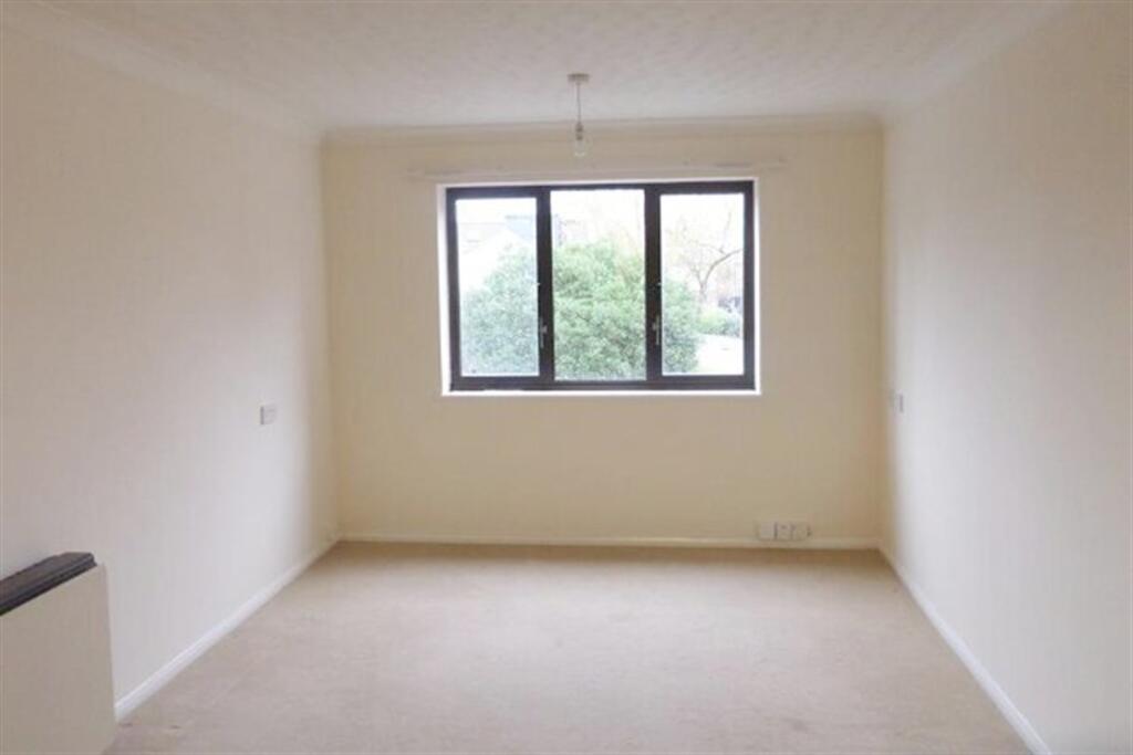Apartment in Cambridge, Chesterton - View 3