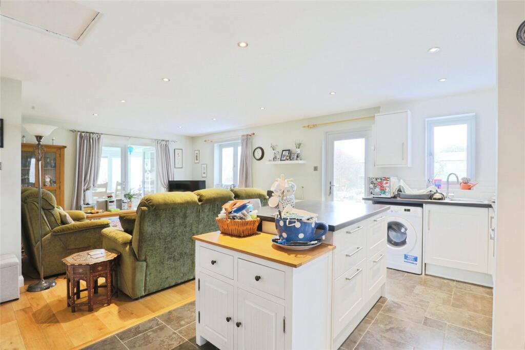 Averill Close, Broadway, Worcestershire, WR12 photo 2