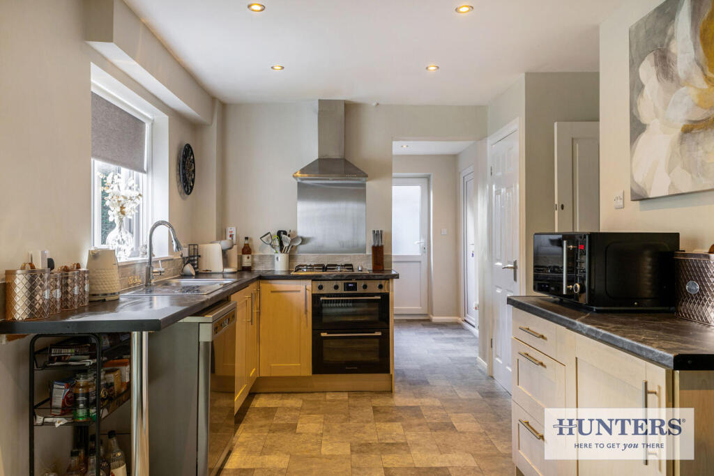Silverdale Drive, Guiseley, Leeds photo 4