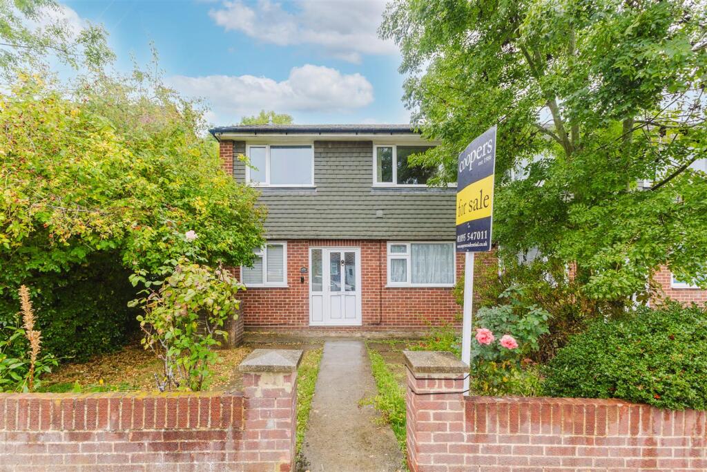 2-bed flat on Crosier Road, Ickenham, UB10, £250,000