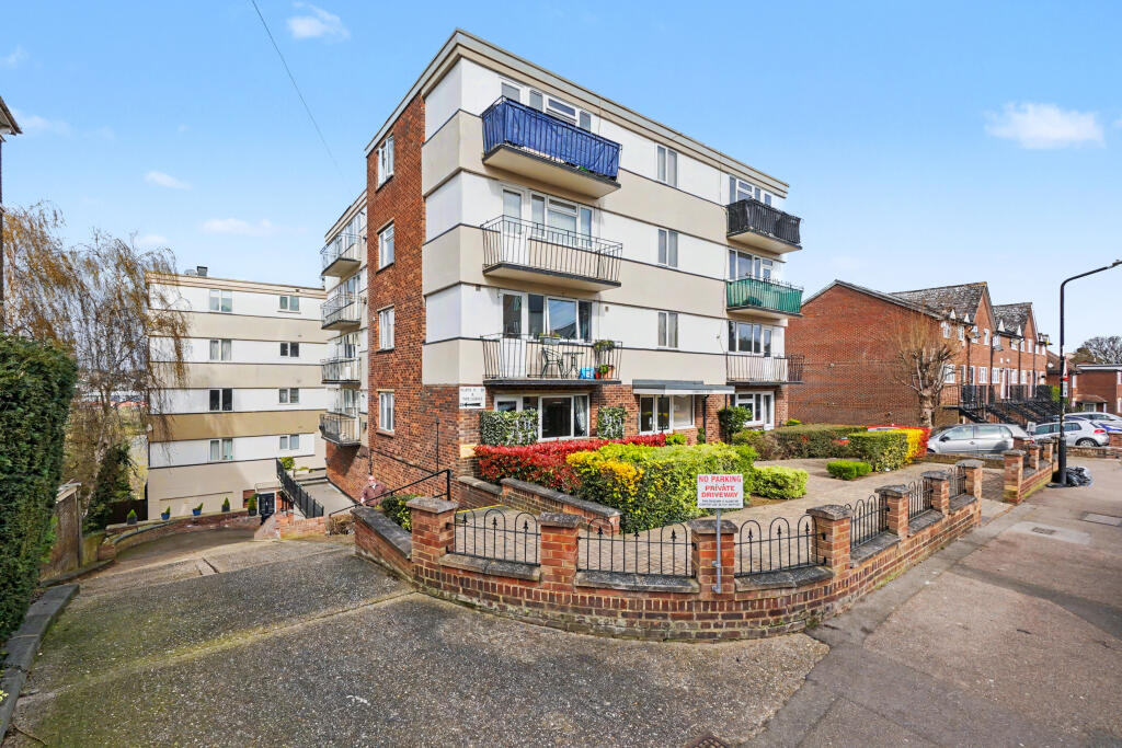 Apartment in Rochester, Kent - More
