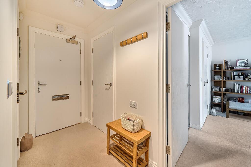 Apartment in Towcester, West Northamptonshire - View 5