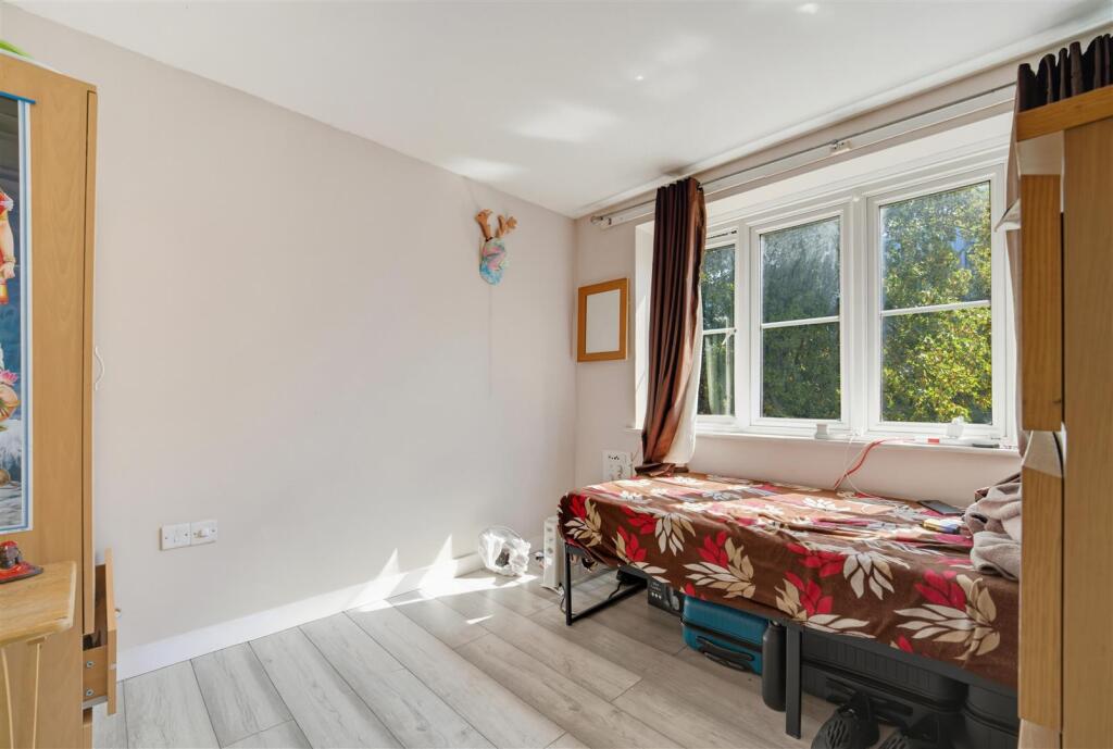 Apartment in Slough - View 4