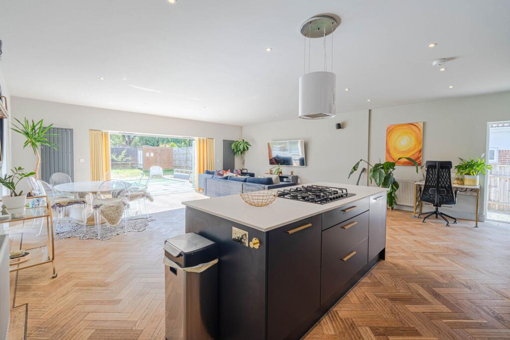 House in Holdenhurst, Iford, Jumpers Corner - View 4