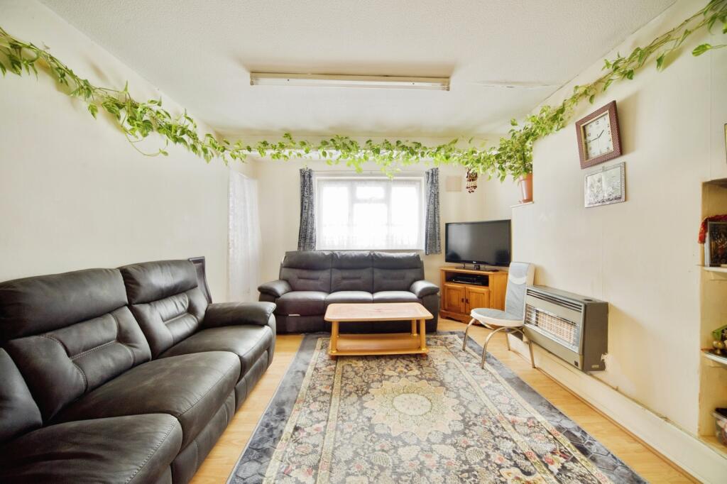 Blaney Crescent, London, E6 photo 2