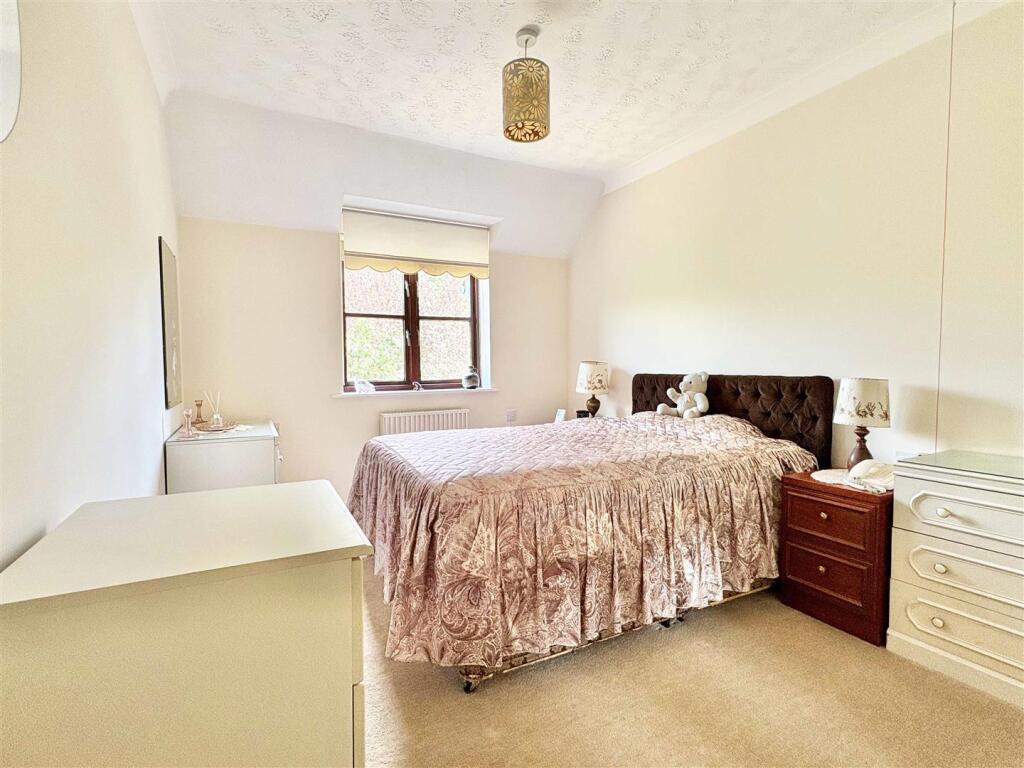 Apartment in Chelmsford - View 3