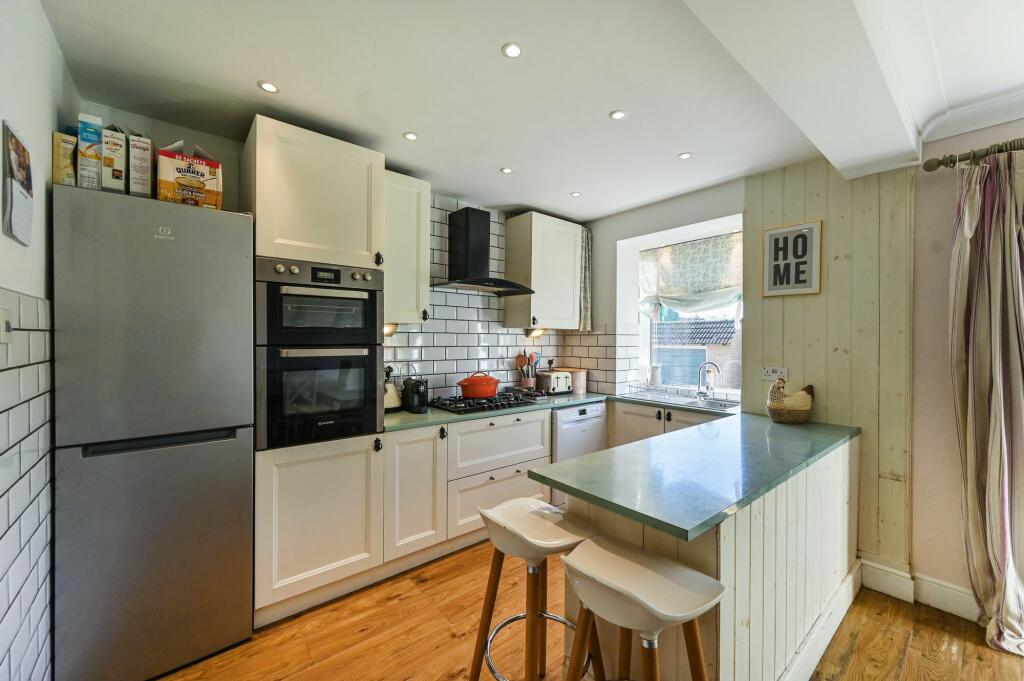 Faversham Road, Kennington, TN24 photo 4