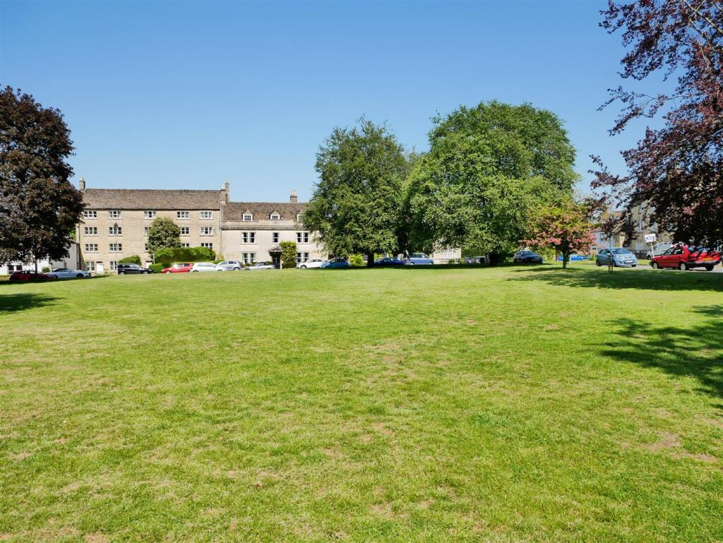 White Hart Mews, The Green, Calne photo 4
