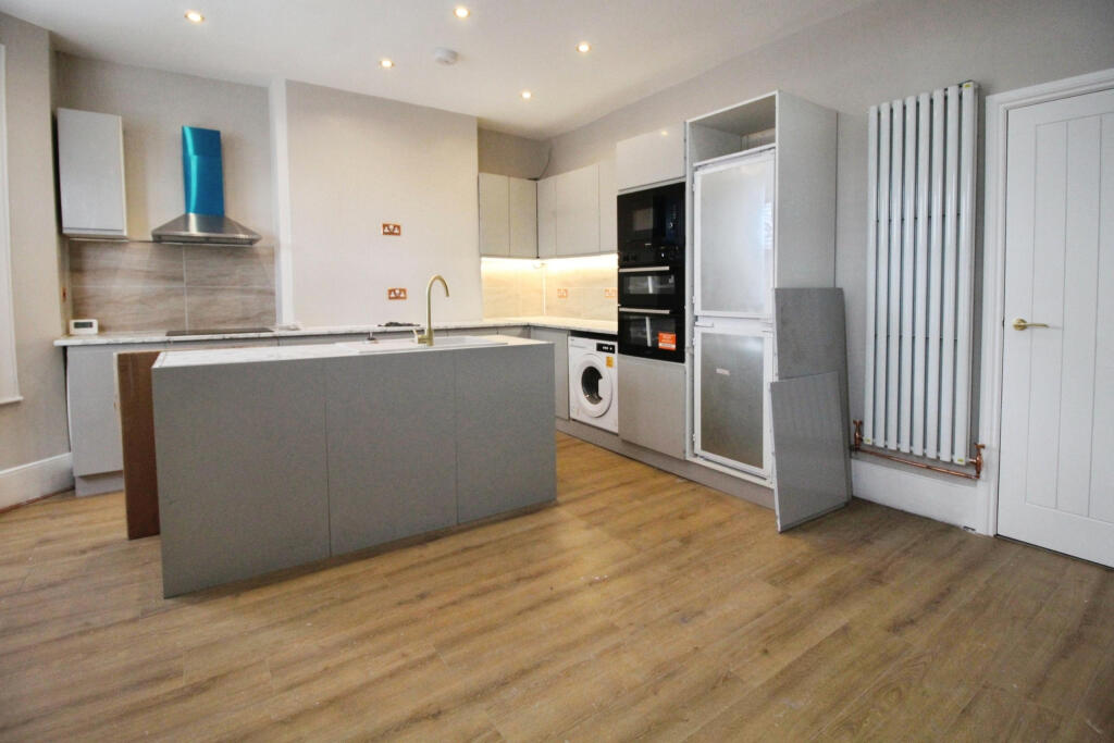 3 bedroom flat for rent