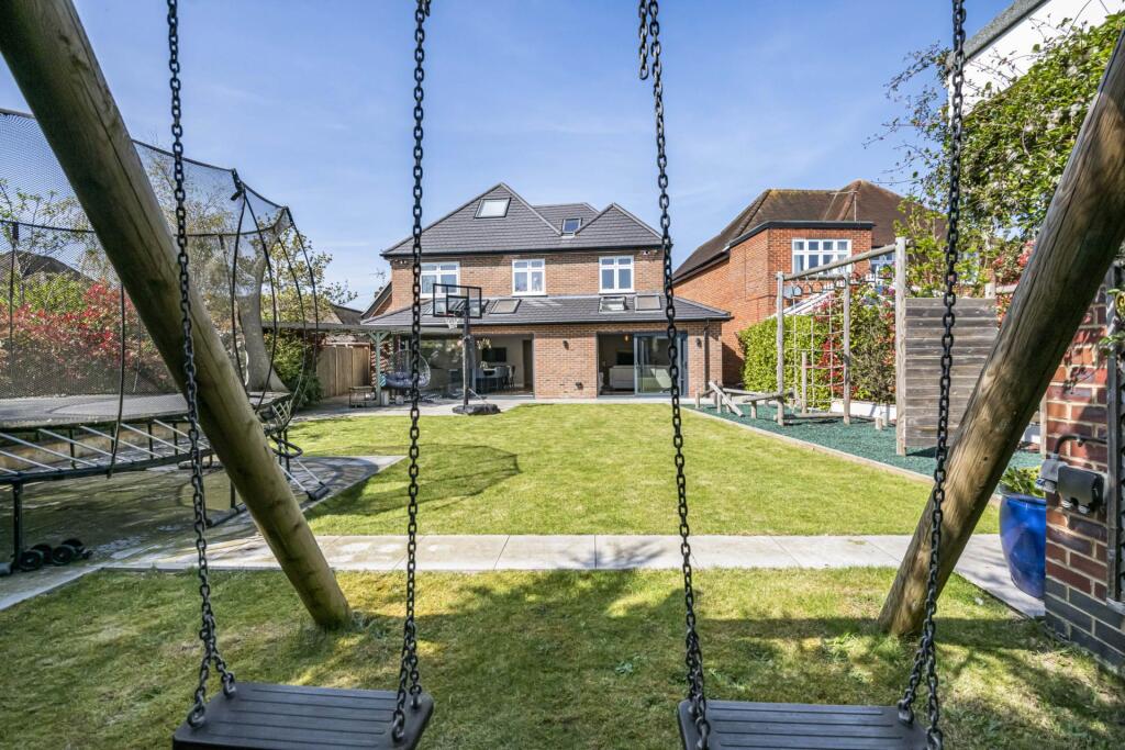 Hilltop Road, Earley photo 4